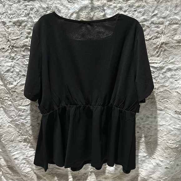 Bloomchic Top - Picture 2 of 3